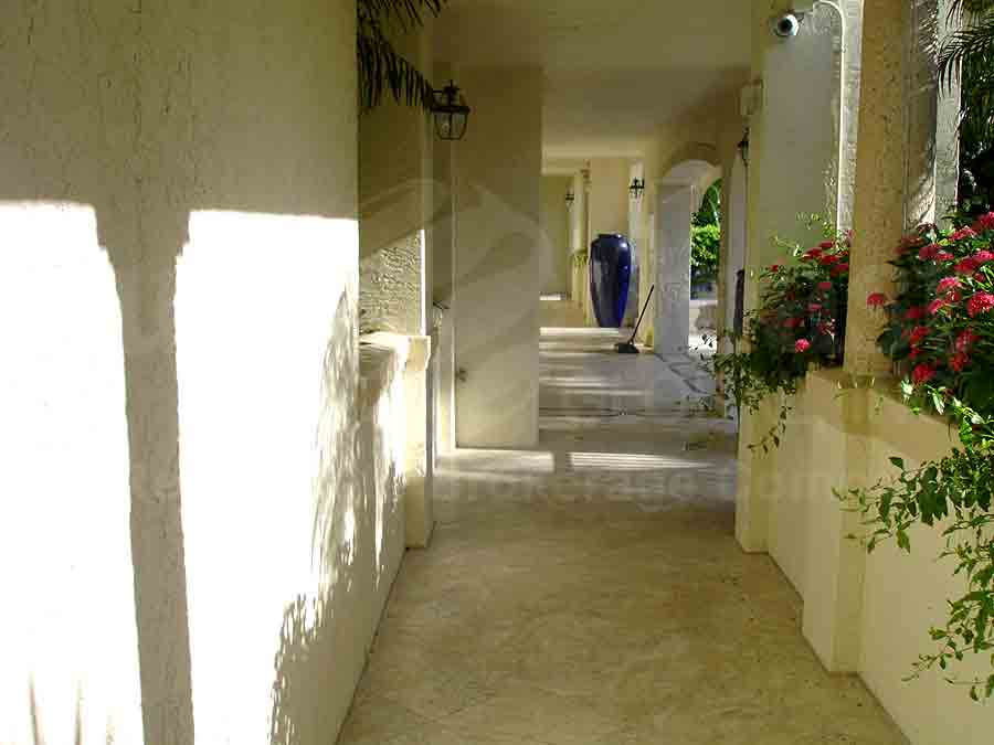 Mansion La Palma Outdoor Hallway